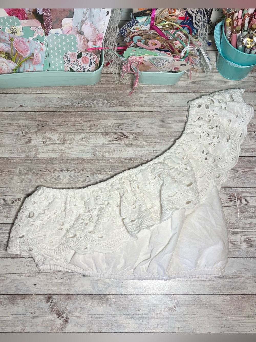 Tobi White Off The Shoulder Floral Lace Ruffle Overlay Crop Top Women’s Medium
